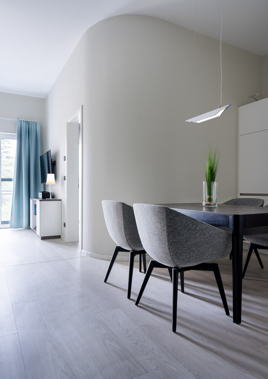 Interior Fotografie modernes Wohnzimmer mit Esstisch – Milan Istvan Web & Visuals