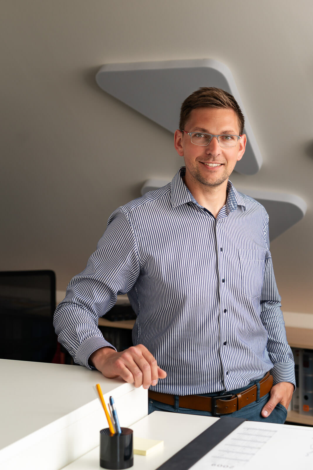 Business Portrait Architekt im Büro – professionelle Corporate Fotografie