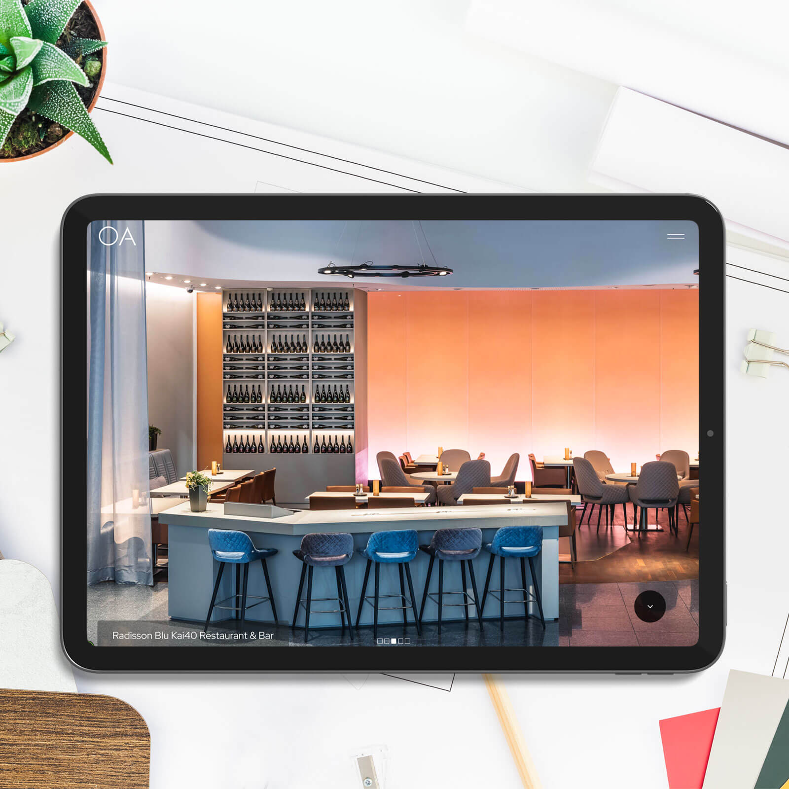 Interior Fotografie Restaurant Radisson Blu Kai40 – Webdesign Präsentation auf Tablet von Milan Istvan